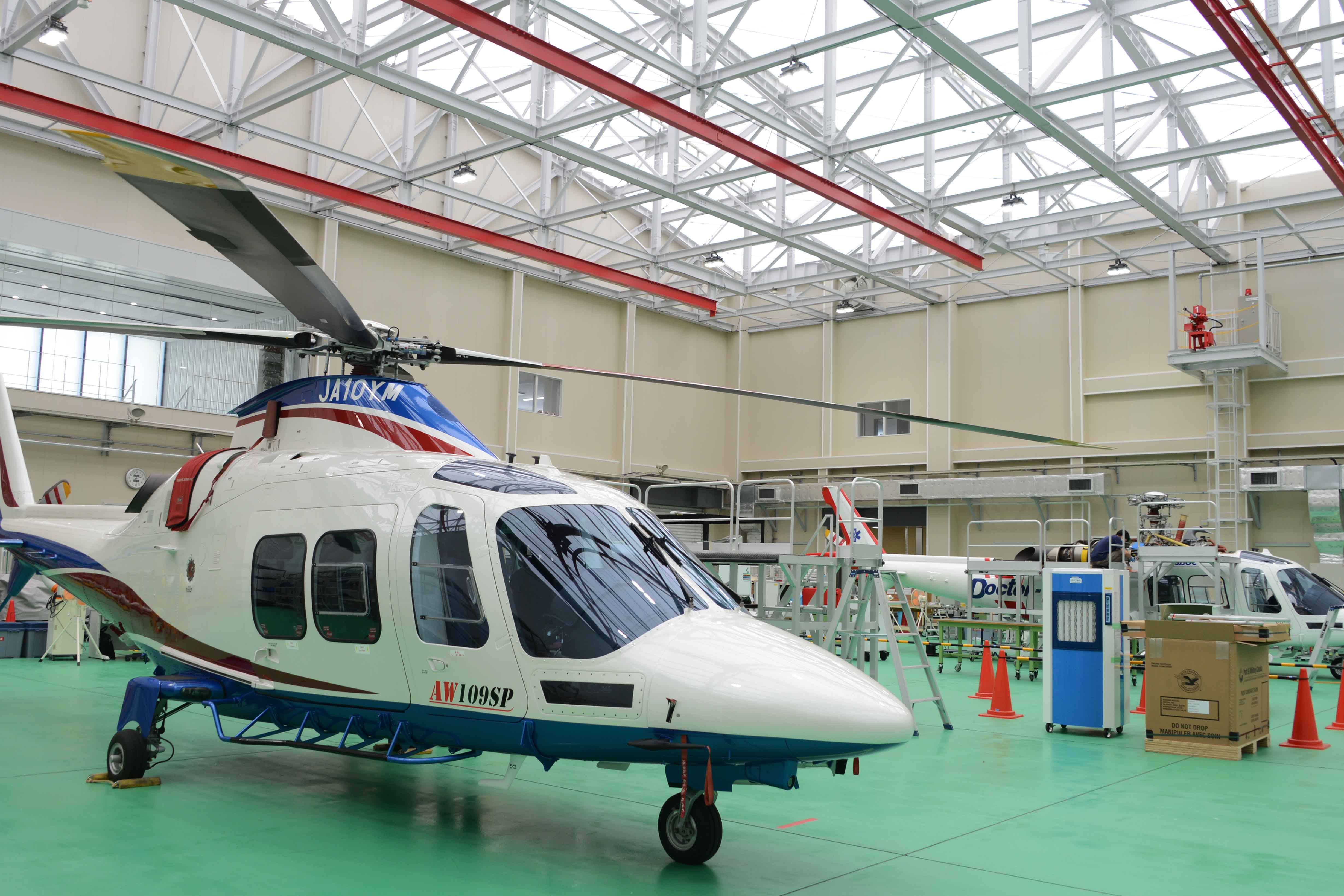 ヘリコプターの安全を支えるエンジニア「航空整備士」｜静岡エア