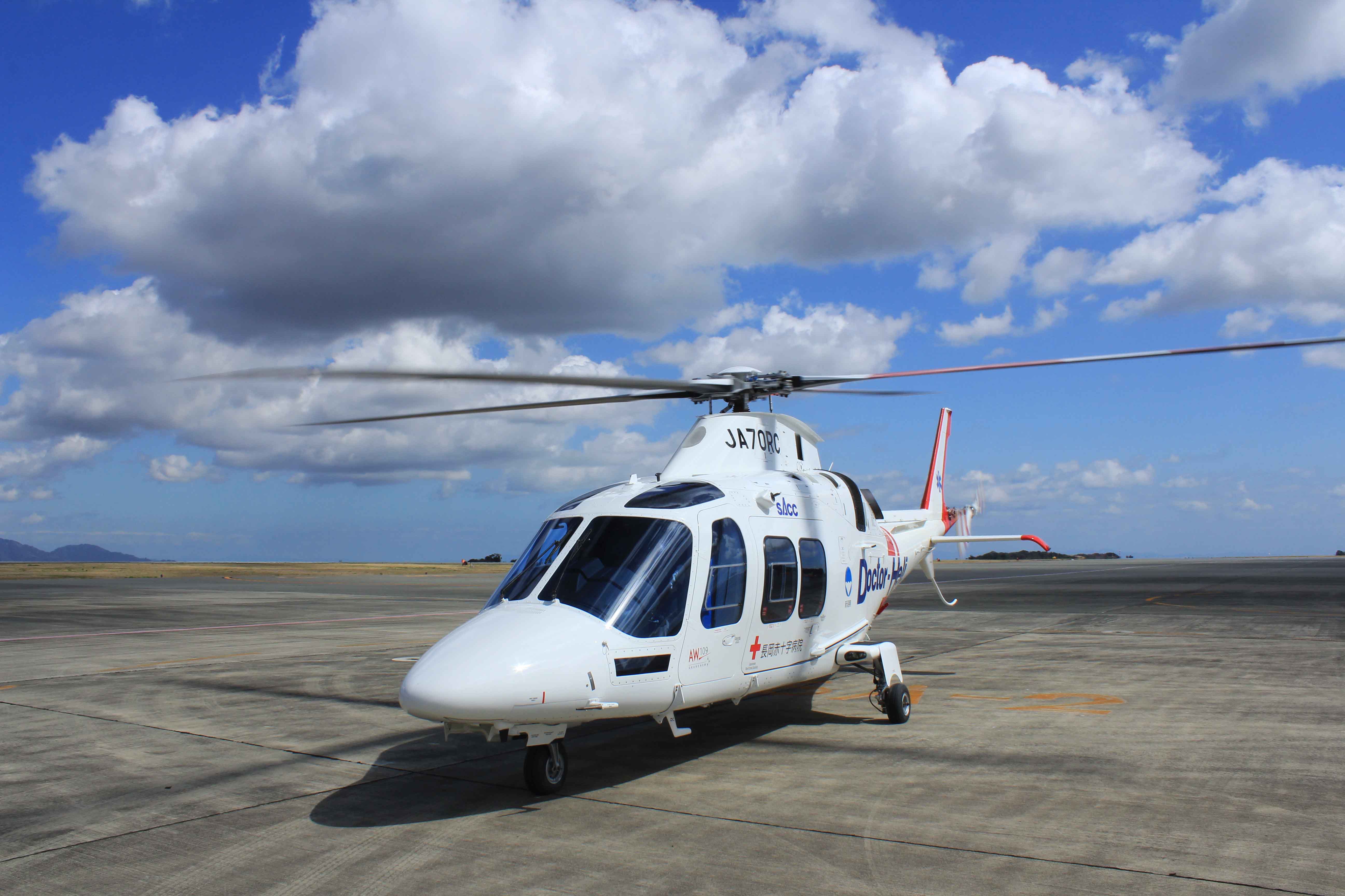 ヘリコプターの安全を支えるエンジニア「航空整備士」｜静岡エアコミュータ